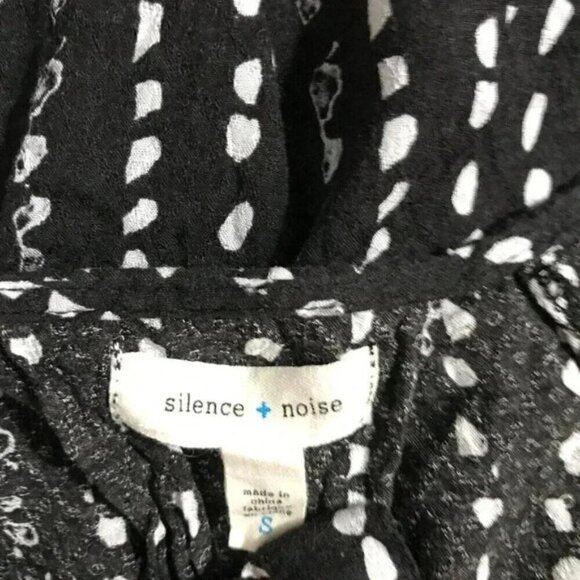 URBAN OUTFITTERS Criss Cross Front Top Size Small - Picture 6 of 9